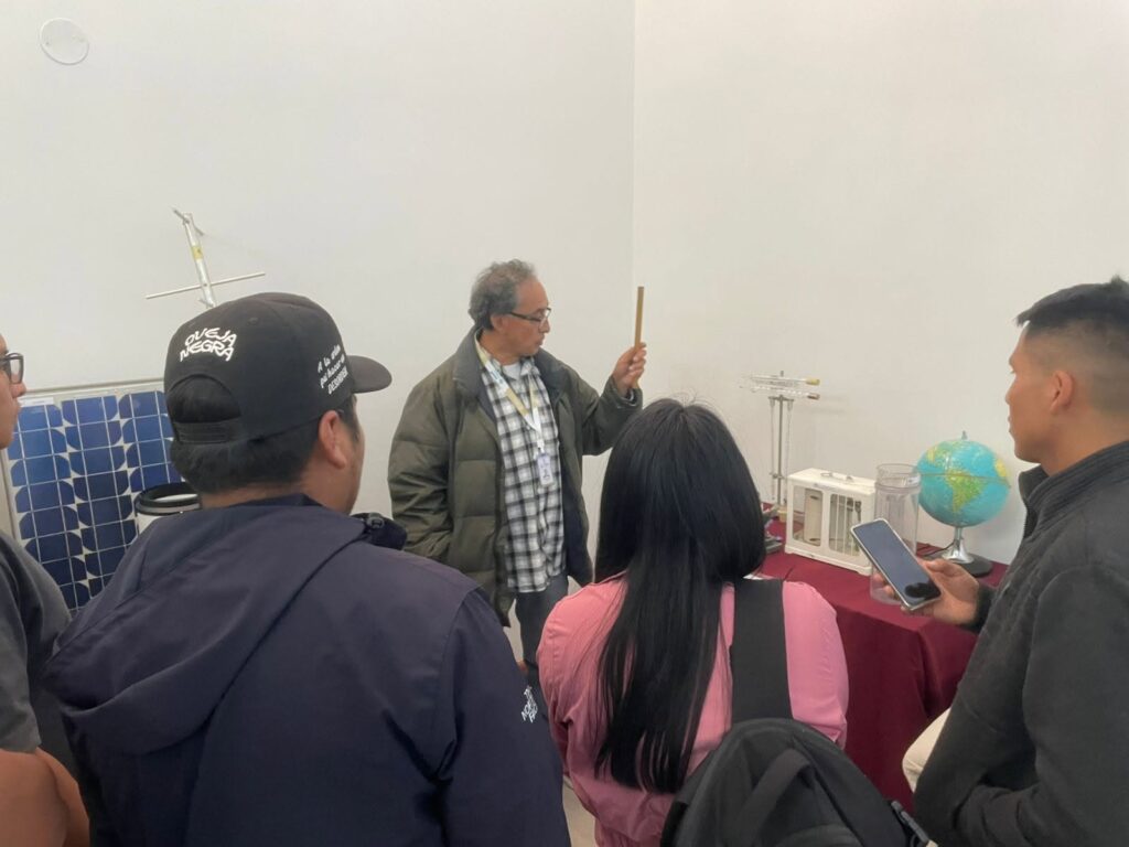 SENAMHI RECIBE LA VISITA DE ESTUDIANTES DE LA UMRPSXCH PARA FORTALECER CONOCIMIENTOS EN EL FUNCIONAMIENTO DE EQUIPOS METEOROLÓGICOS
