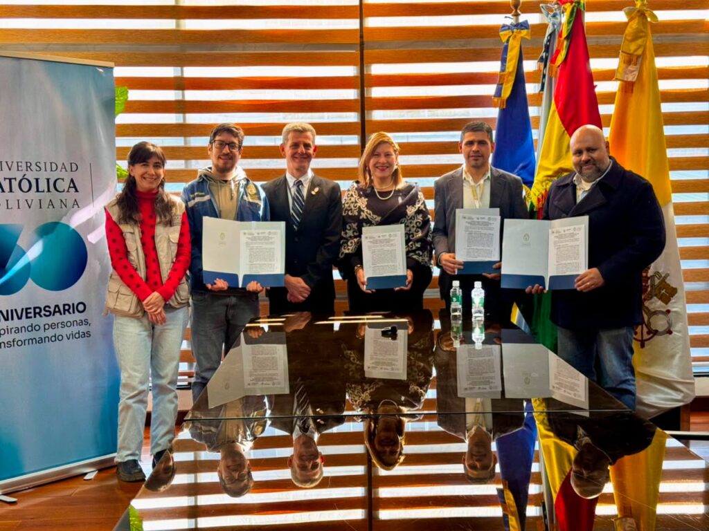 SENAMHI Y LA UNIVERSIDAD CATÓLICA BOLIVIANA FIRMAN UN CONVENIO ESTRATÉGICO PARA FORTALECER LA RESILIENCIA COMUNITARIA Y LA INVESTIGACIÓN CIENTÍFICA EN COCHABAMBA